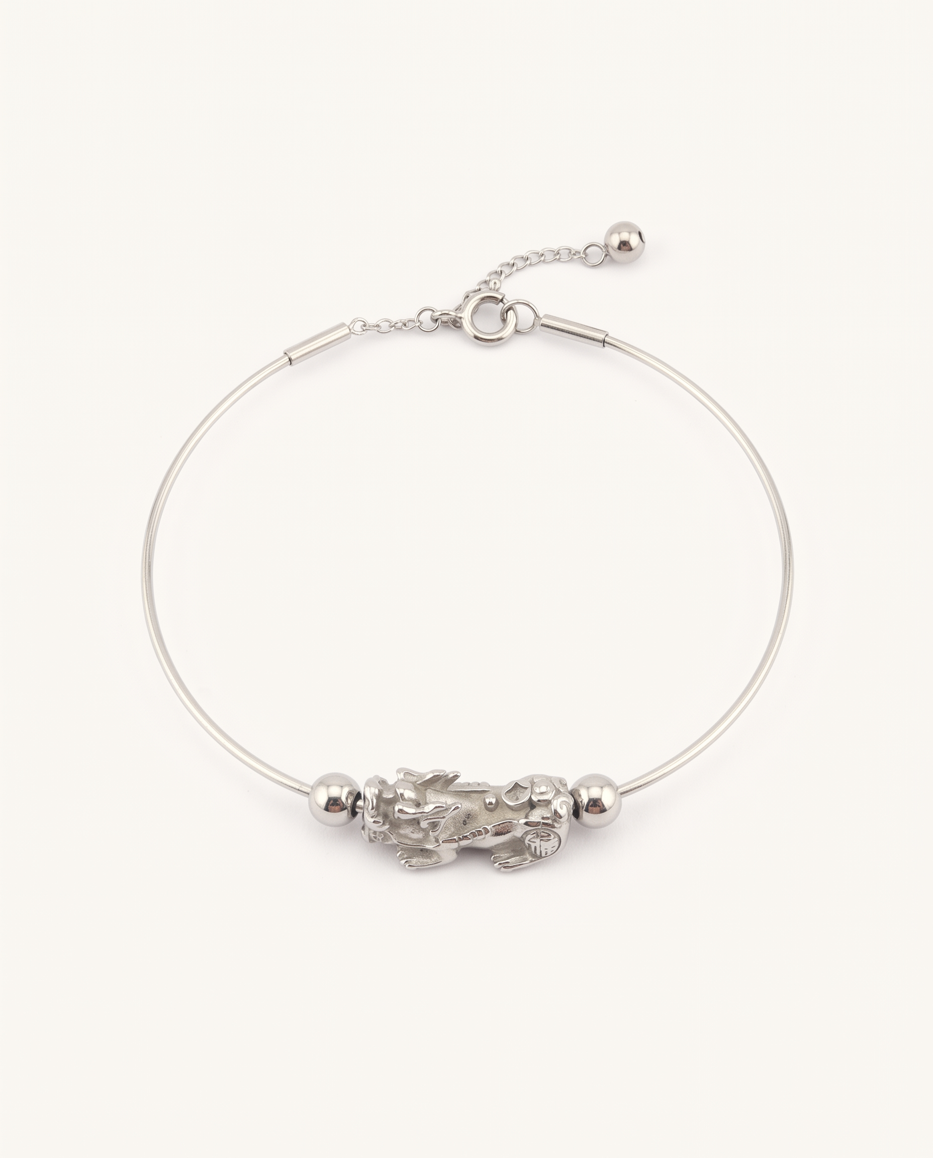 P160 | src: products/bracelets/pixiu-metal-bracelet/photo-02.jpg