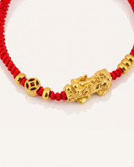 Pixiu Dragon with Lucky Coin Red String Bracelet, detail view