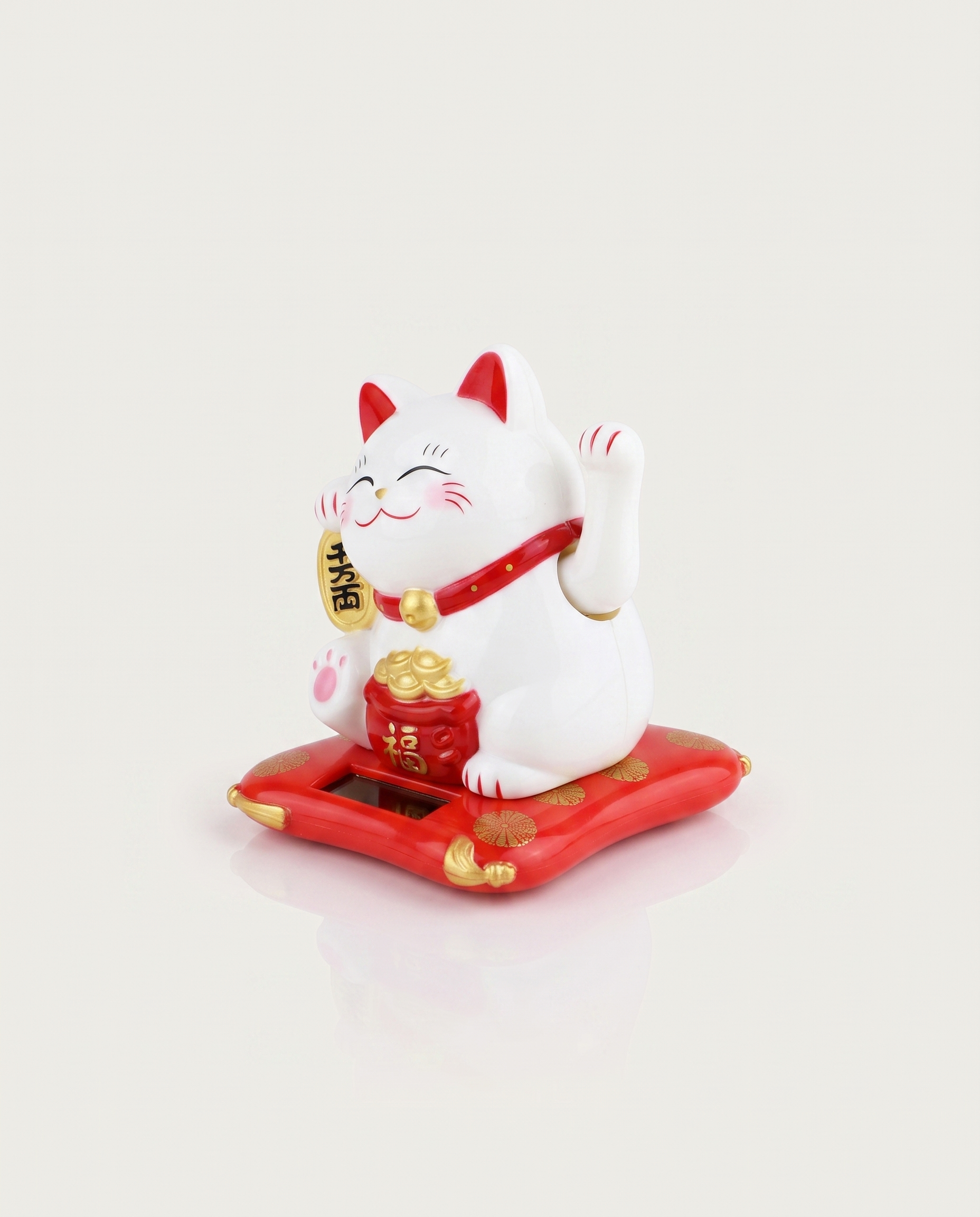 solar powered maneki neko lucky fortune cat 1